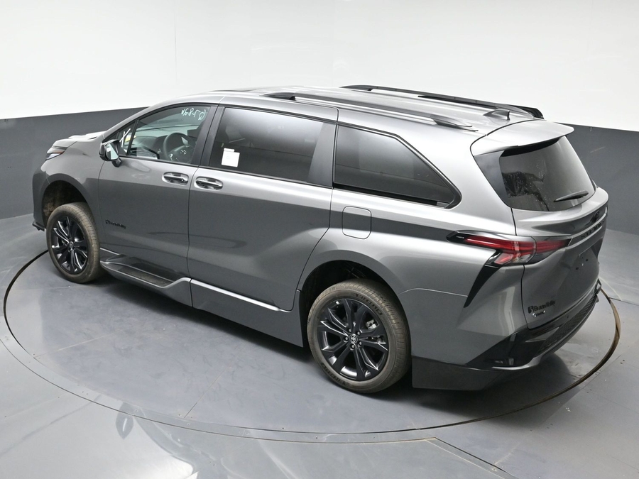 New 2026 Toyota Sienna Hybrid XSE Sport - BraunAbility Side Entry Fold Out Automatic Ramp