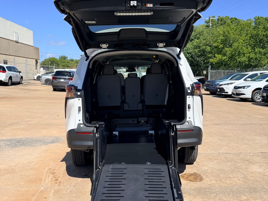 New 2026 Toyota Sienna Hybrid LE - BraunAbility Commercial Rear Entry Fold Out Manual Ramp