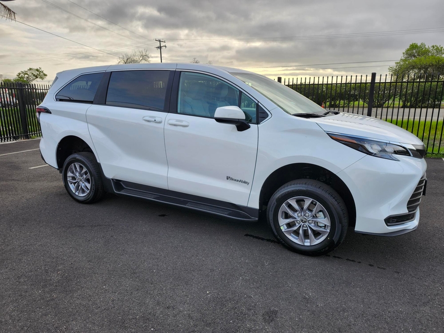 New 2026 Toyota Sienna Hybrid LE W 3RD ROW - BraunAbility Commercial Rear Entry Fold Out Manual Ramp