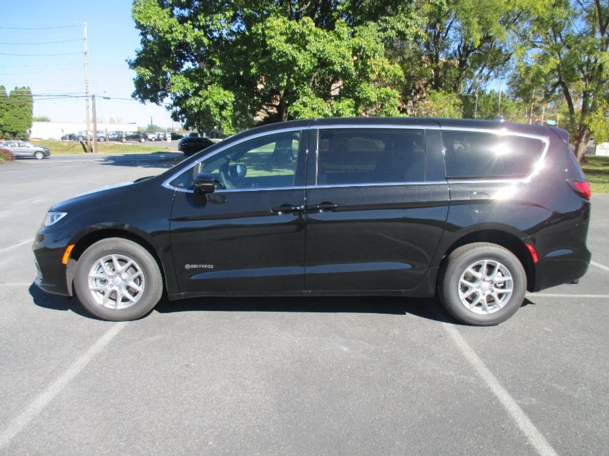 2026 CHRYSLER PACIFICA - Image 3