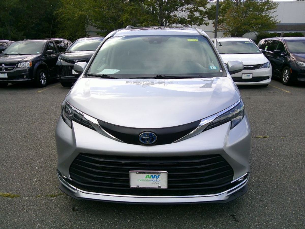 2024 TOYOTA SIENNA - Image 4