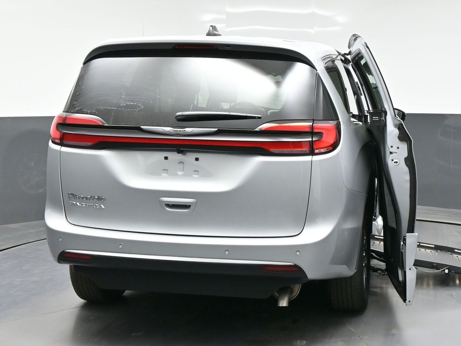 New 2026 Chrysler Pacifica Select Plus - BraunAbility Side Entry Fold Out Automatic Ramp