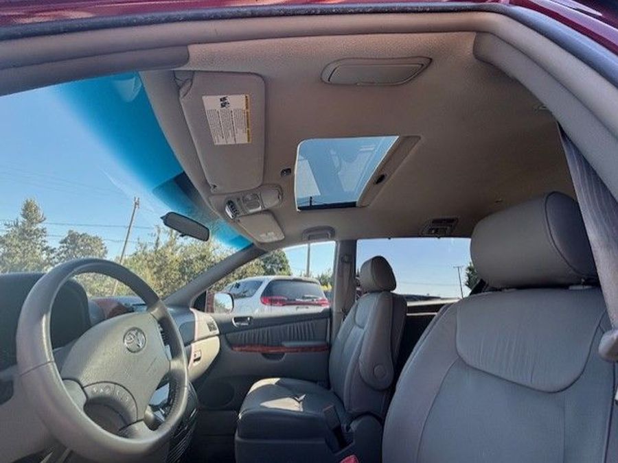 Used 2008 Toyota Sienna XLE - BraunAbility Side Entry Entry Fold Out Automatic Ramp