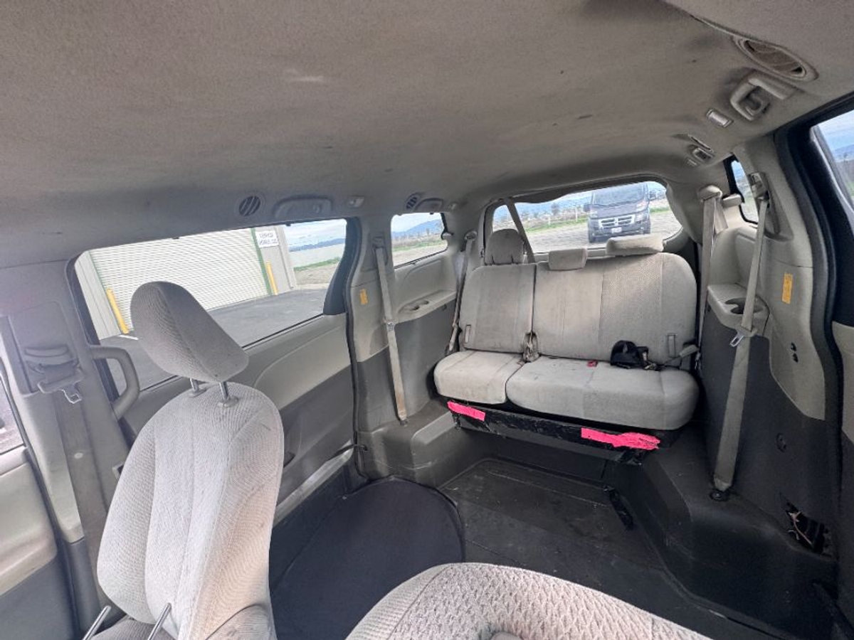 2014 TOYOTA SIENNA - Image 5