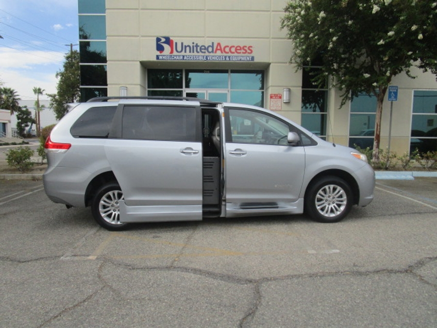 Used 2014 Toyota Sienna XLE - BraunAbility Side Entry Fold Out Automatic Ramp