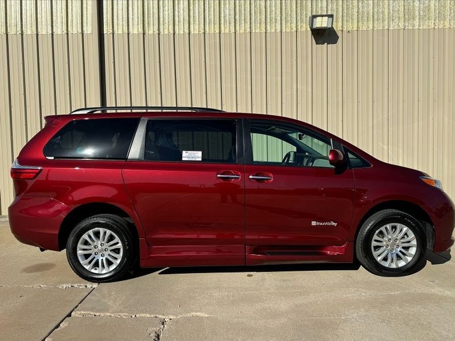 Used 2016 Toyota Sienna XLE - BraunAbility Side Entry In Floor Automatic Ramp