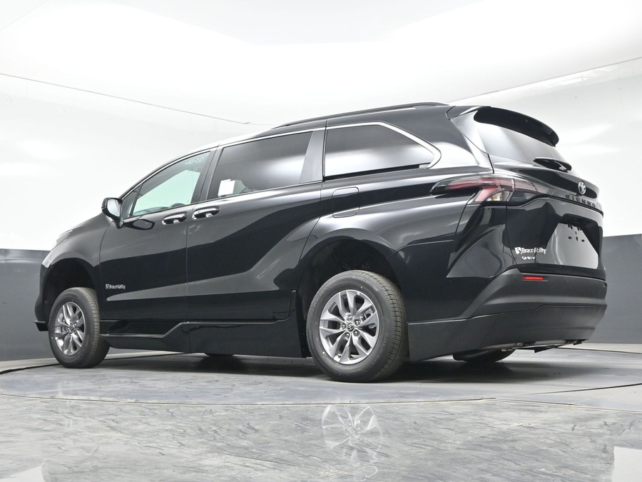 Black Toyota Sienna image number 11