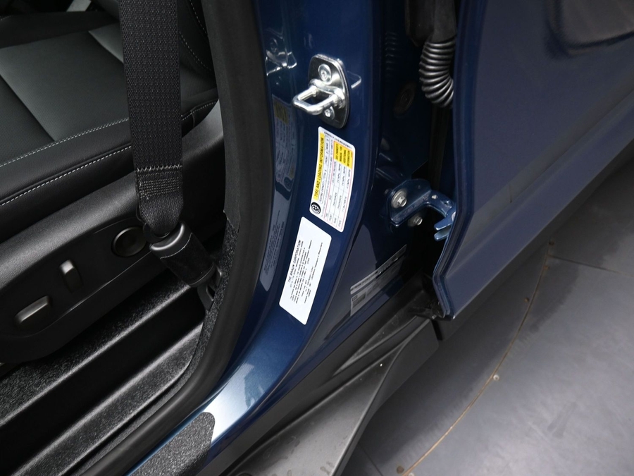 New 2026 Chevrolet Traverse 1LT Midnight - BraunAbility Side Entry Entry In Floor Automatic Ramp