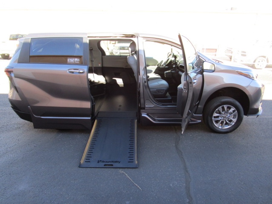 Used 2024 Toyota Sienna Hybrid XLE Base - BraunAbility Side Entry Entry In Floor Automatic Ramp