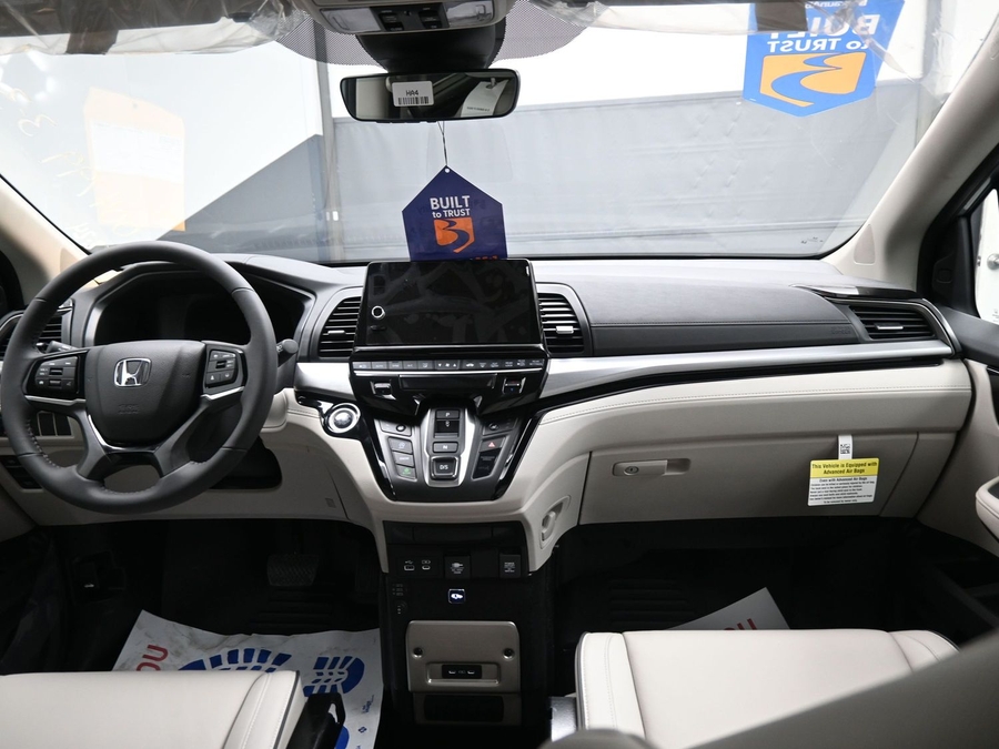 Silver Honda Odyssey image number 12