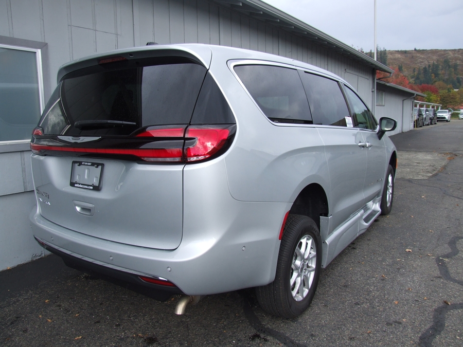 Used 2023 Chrysler Pacifica Touring L - BraunAbility Side Entry Entry In Floor Automatic Ramp