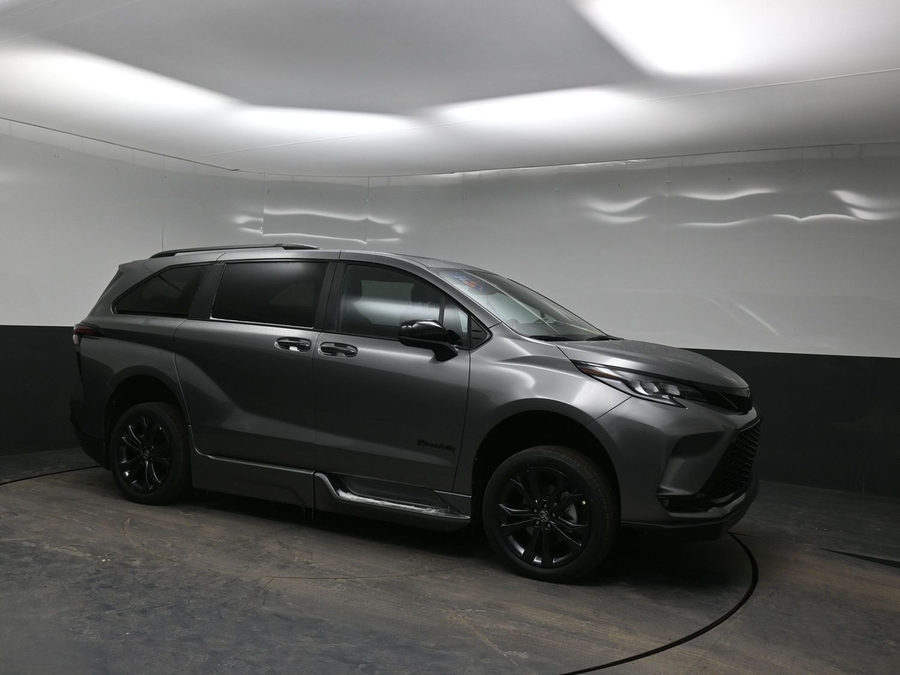 New 2026 Toyota Sienna Hybrid XSE Sport - BraunAbility Side Entry Entry Fold Out Automatic Ramp