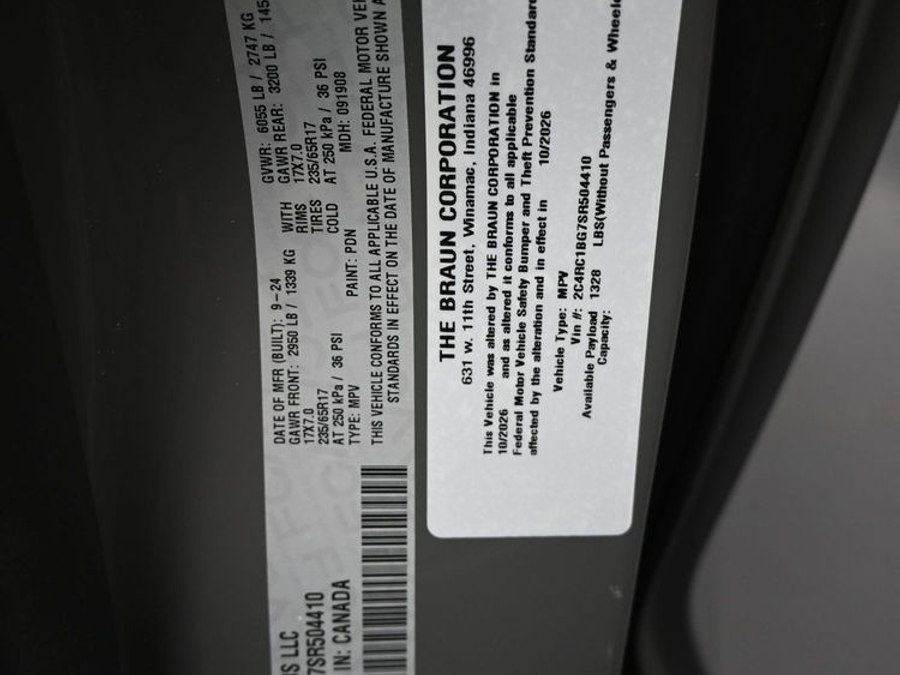 Used 2025 Chrysler Pacifica Select - BraunAbility Side Entry In Floor Automatic Ramp
