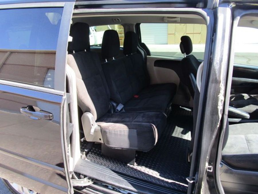 Used 2014 Dodge Grand Caravan American Value Package - Freedom Rear Entry Entry Fold Out Manual Ramp