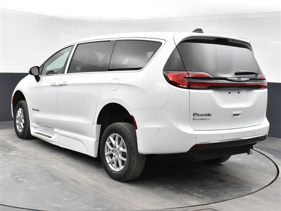 Used 2024 Chrysler Pacifica Touring L - BraunAbility Side Entry Entry In Floor Automatic Ramp