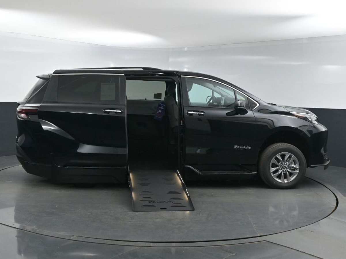 2025 TOYOTA SIENNA - Image 8