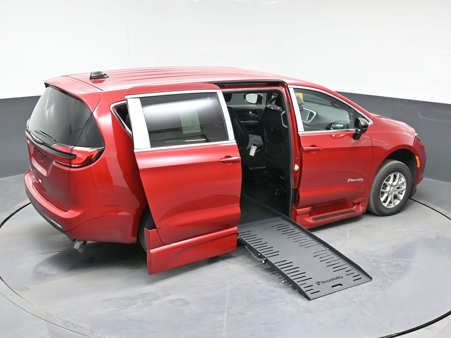 New 2026 Chrysler Pacifica Select Safety - BraunAbility Side Entry Fold Out Automatic Ramp