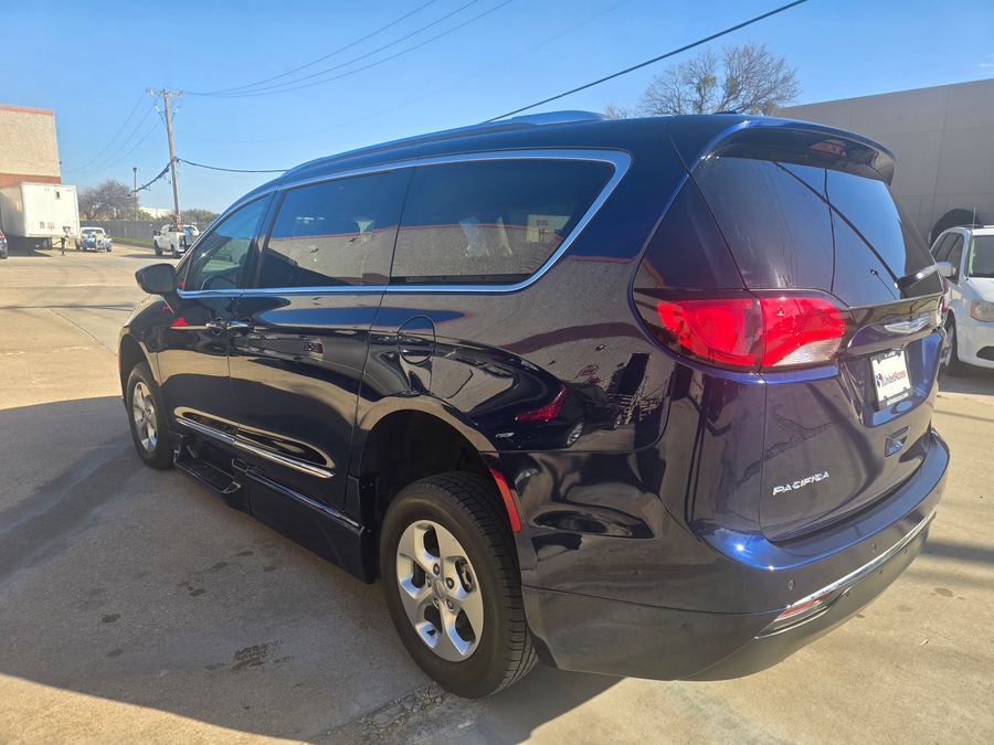 Used 2017 Chrysler Pacifica Touring-L Plus - BraunAbility Side Entry Entry Fold Out Automatic Ramp