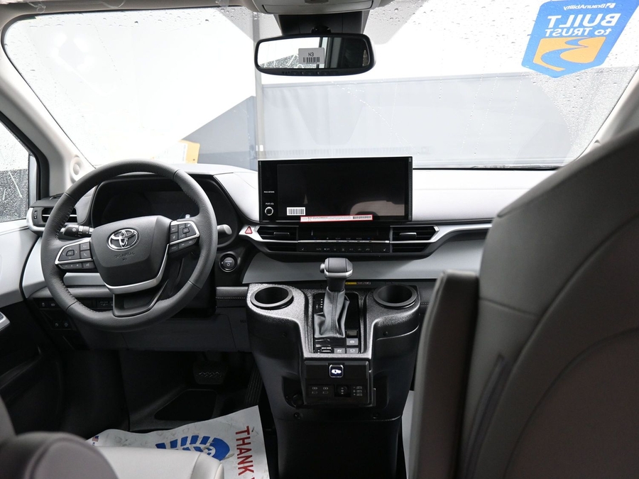 New 2025 Toyota Sienna Hybrid XLE Plus - BraunAbility Side Entry Entry Fold Out Automatic Ramp