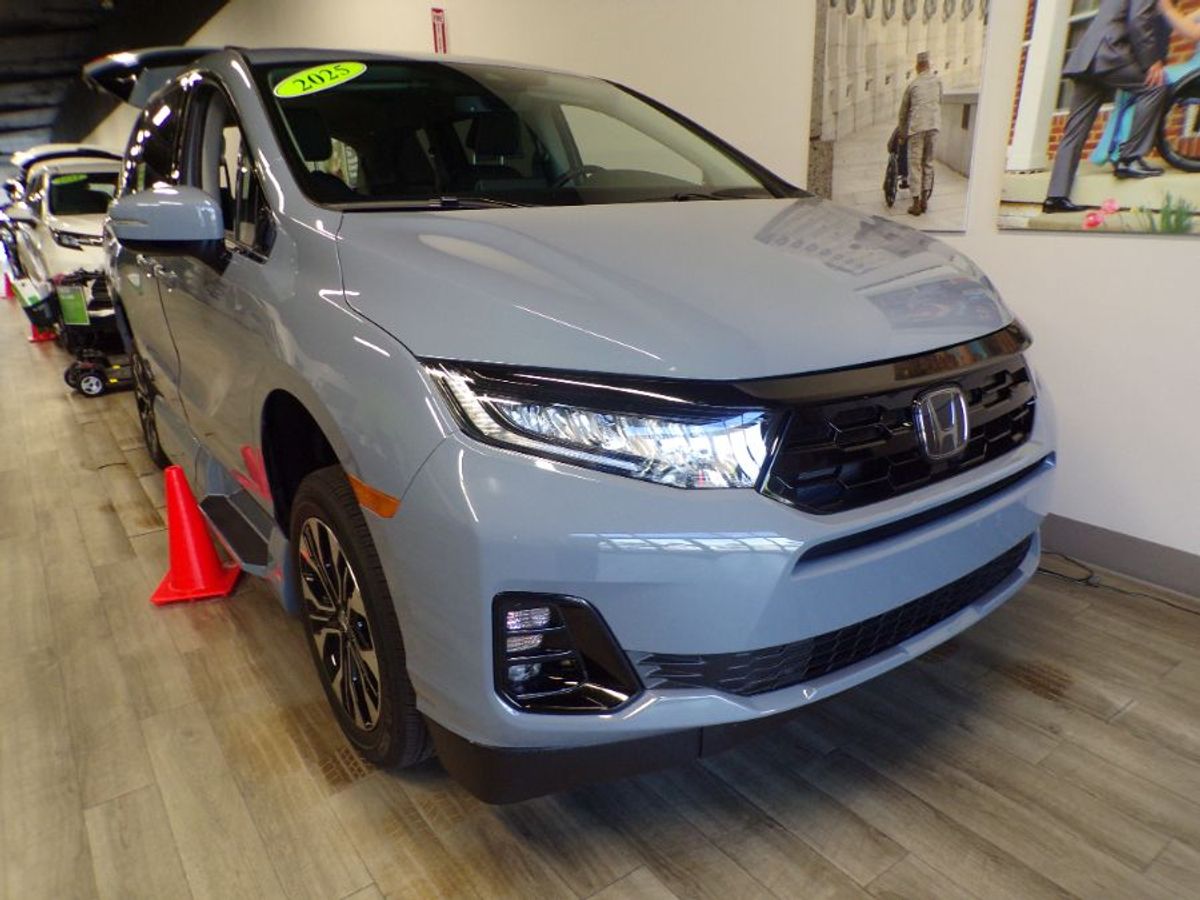 Grey Honda Odyssey image number 19