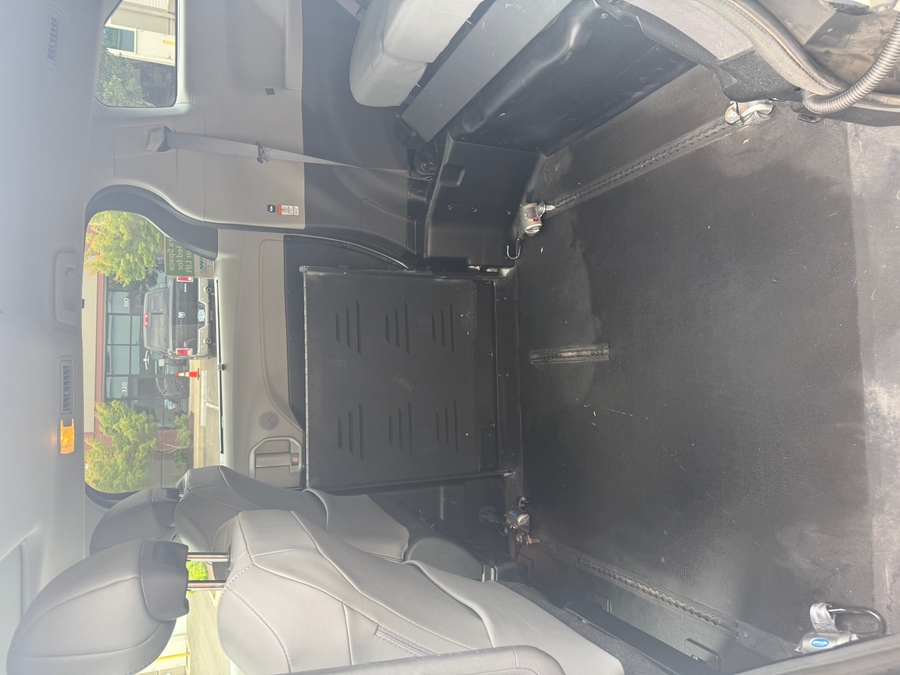 White Toyota Sienna image number 9