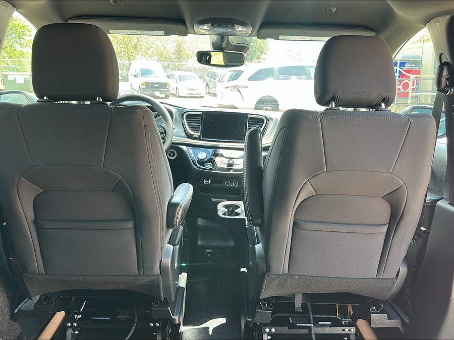 Used 2023 Chrysler Pacifica Touring - BraunAbility Side Entry In Floor Automatic Ramp