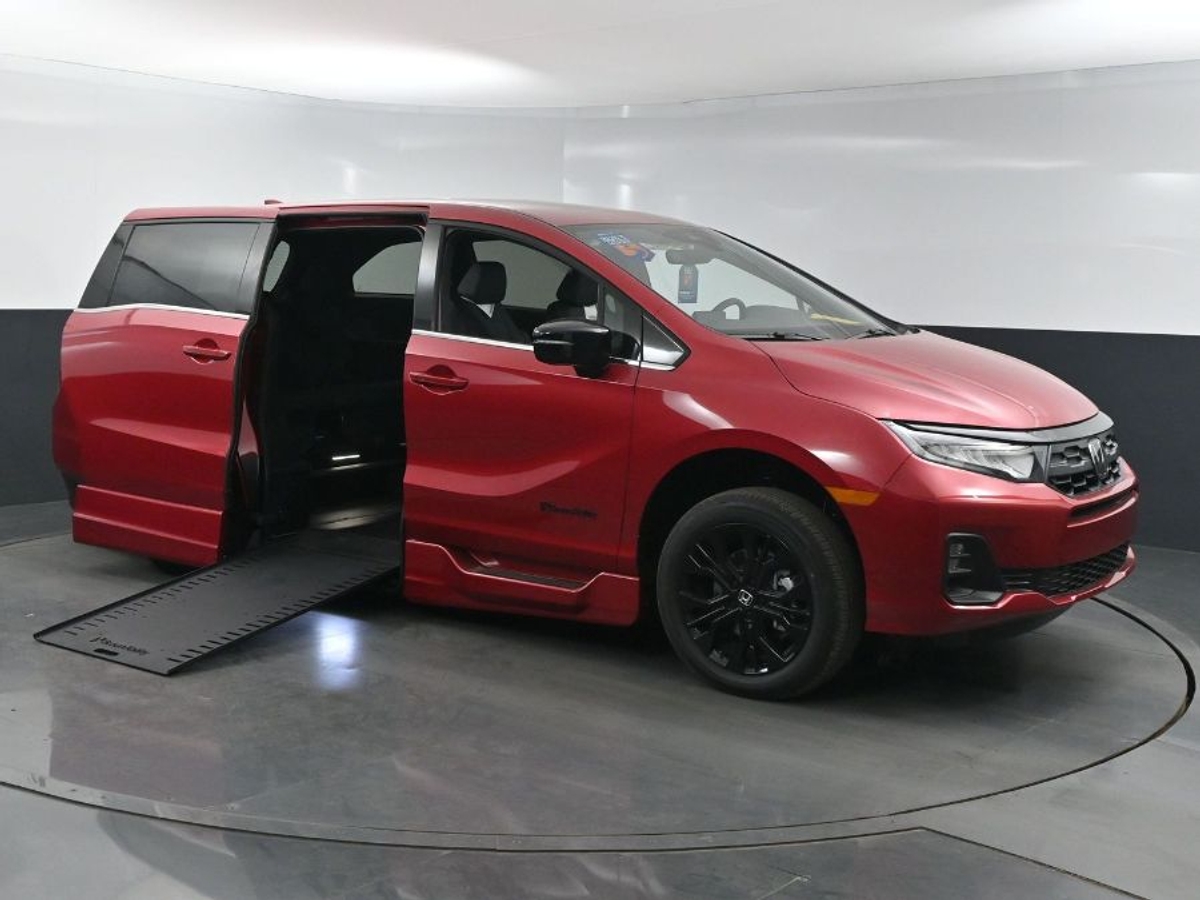 Red Honda Odyssey image number 1