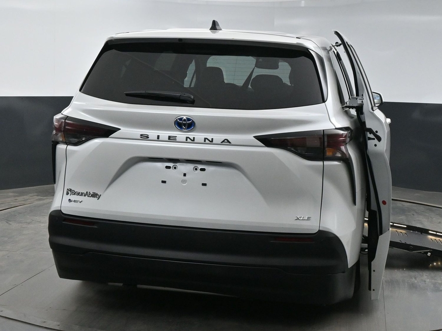 New 2025 Toyota Sienna Hybrid XLE Base - BraunAbility Side Entry Entry Fold Out Automatic Ramp