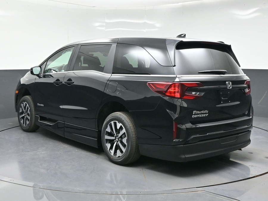 Black Honda Odyssey image number 2