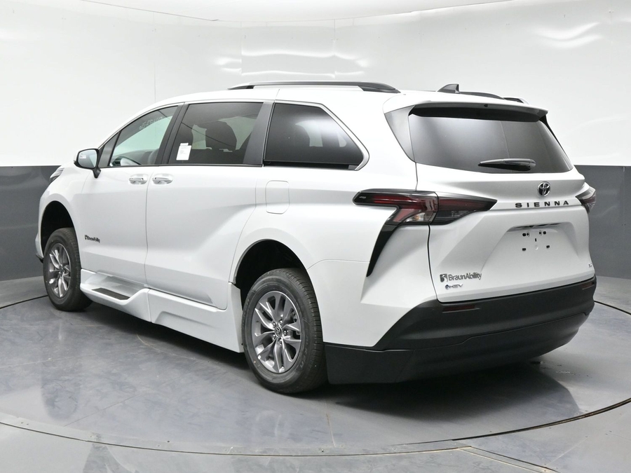 New 2026 Toyota Sienna Hybrid XLE Add - BraunAbility Side Entry Entry In Floor Automatic Ramp