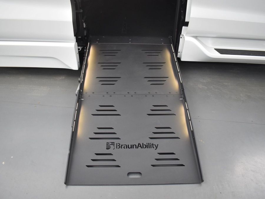 New 2025 Toyota Sienna Hybrid Platinum - BraunAbility Side Entry Entry Fold Out Automatic Ramp