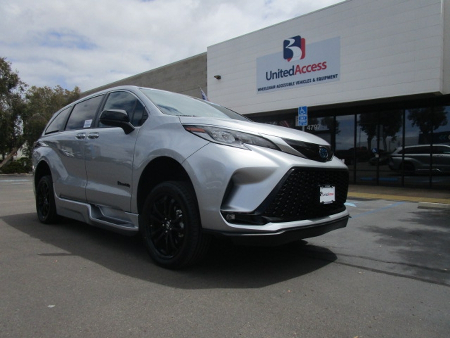 Used 2023 Toyota Sienna Hybrid XSE Sport - BraunAbility Side Entry Entry Fold Out Automatic Ramp