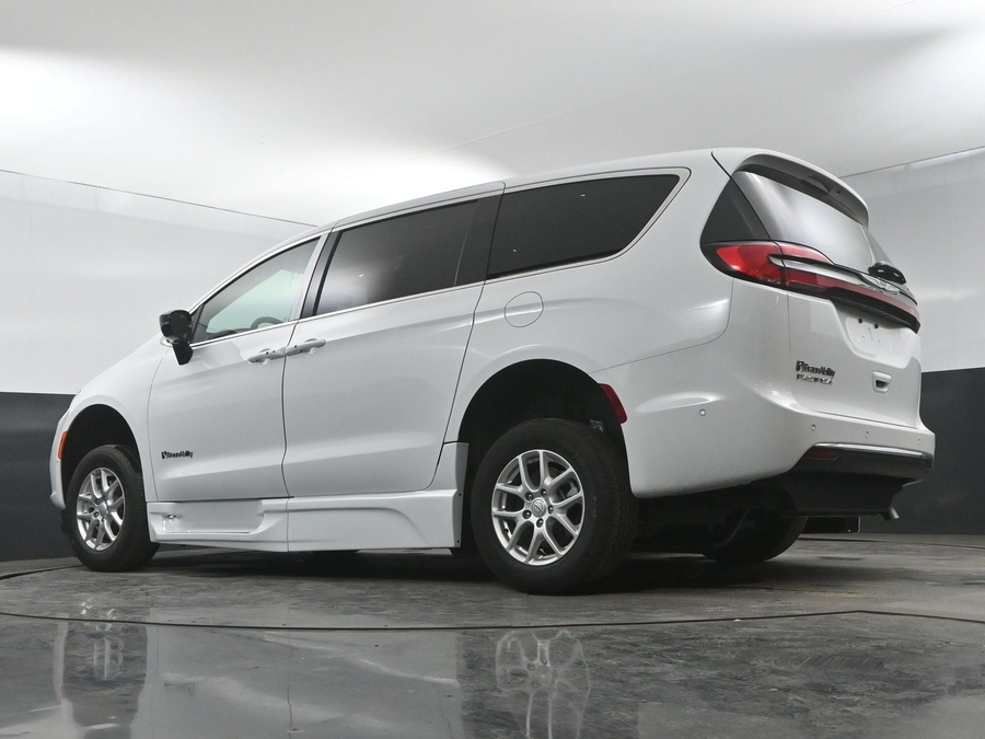 New 2025 Chrysler Pacifica Select Safety - BraunAbility Side Entry Entry Fold Out Automatic Ramp
