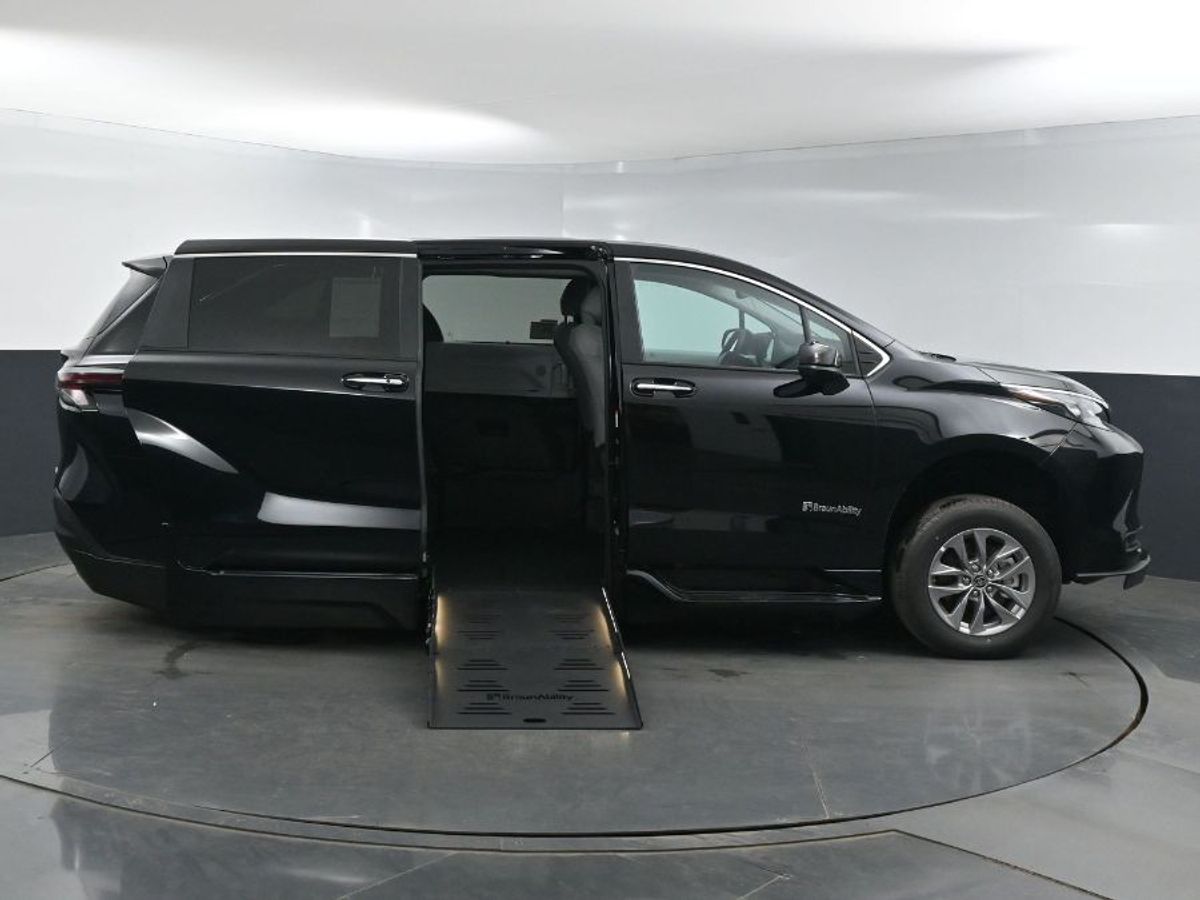 2025 TOYOTA SIENNA - Image 8