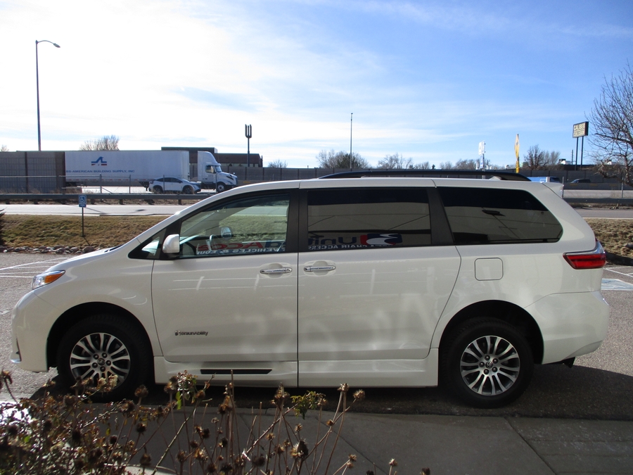 Used 2023 Toyota Sienna Hybrid XLE Plus - BraunAbility Side Entry Entry In Floor Automatic Ramp