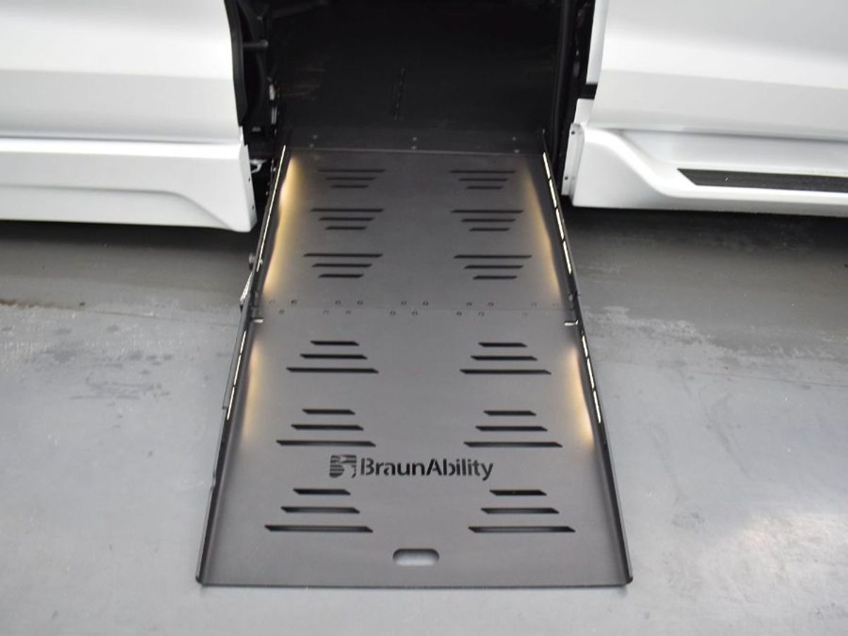 2025 TOYOTA SIENNA - Image 4