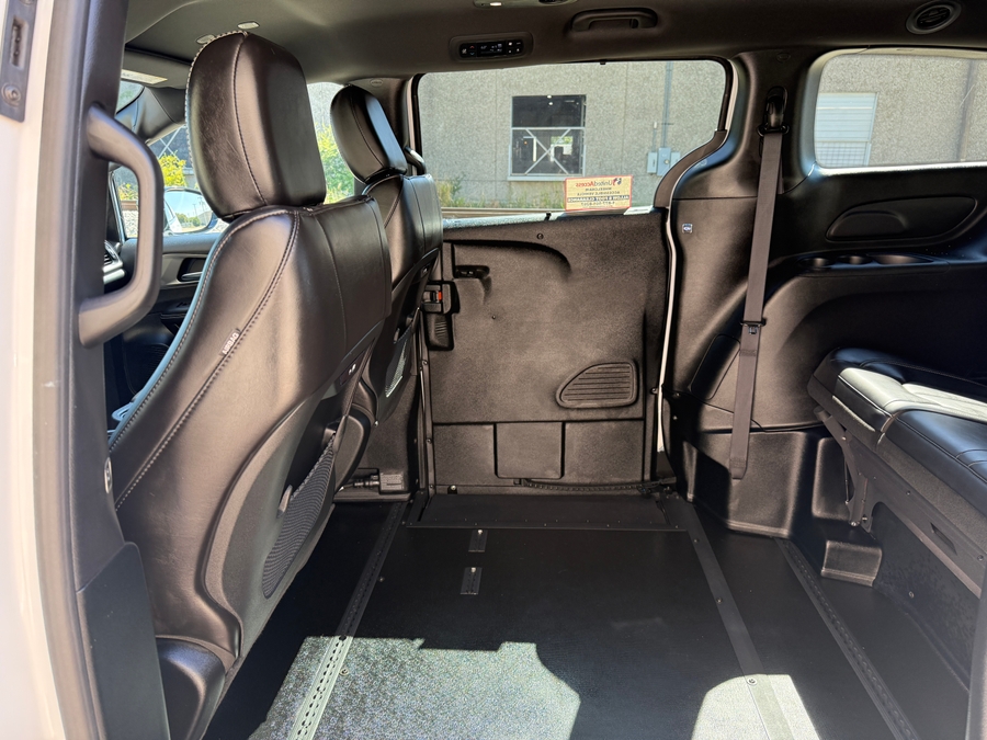 Used 2025 Chrysler Pacifica Select Safety - BraunAbility Side Entry In Floor Automatic Ramp