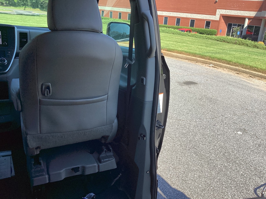 2020 Toyota Sienna XLE - Photo 15