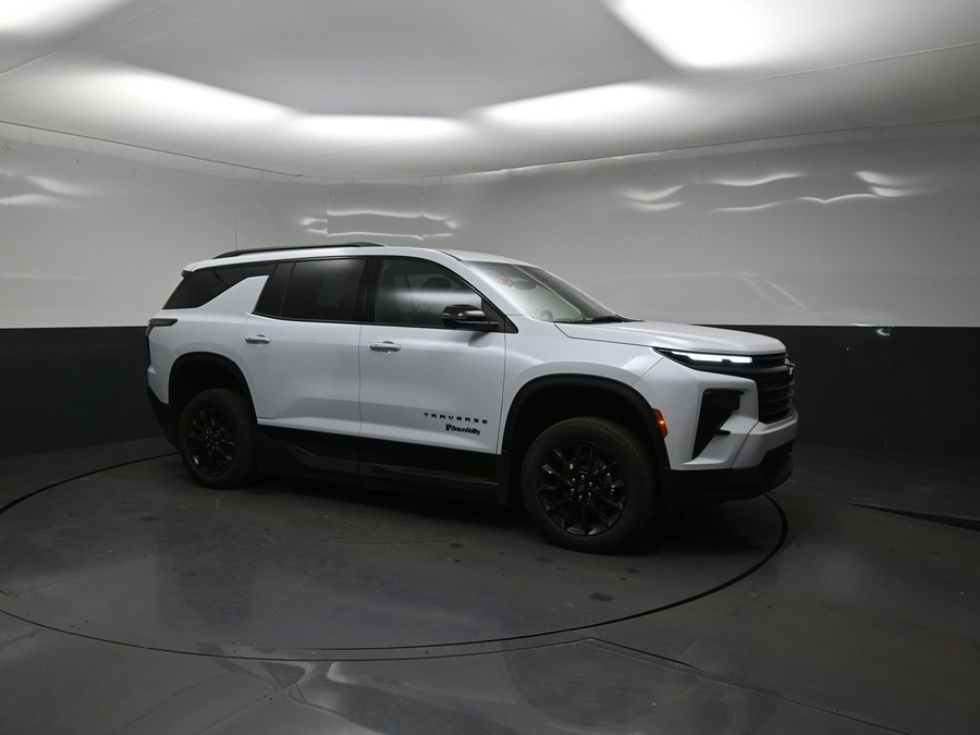 White Chevrolet Traverse image number 15