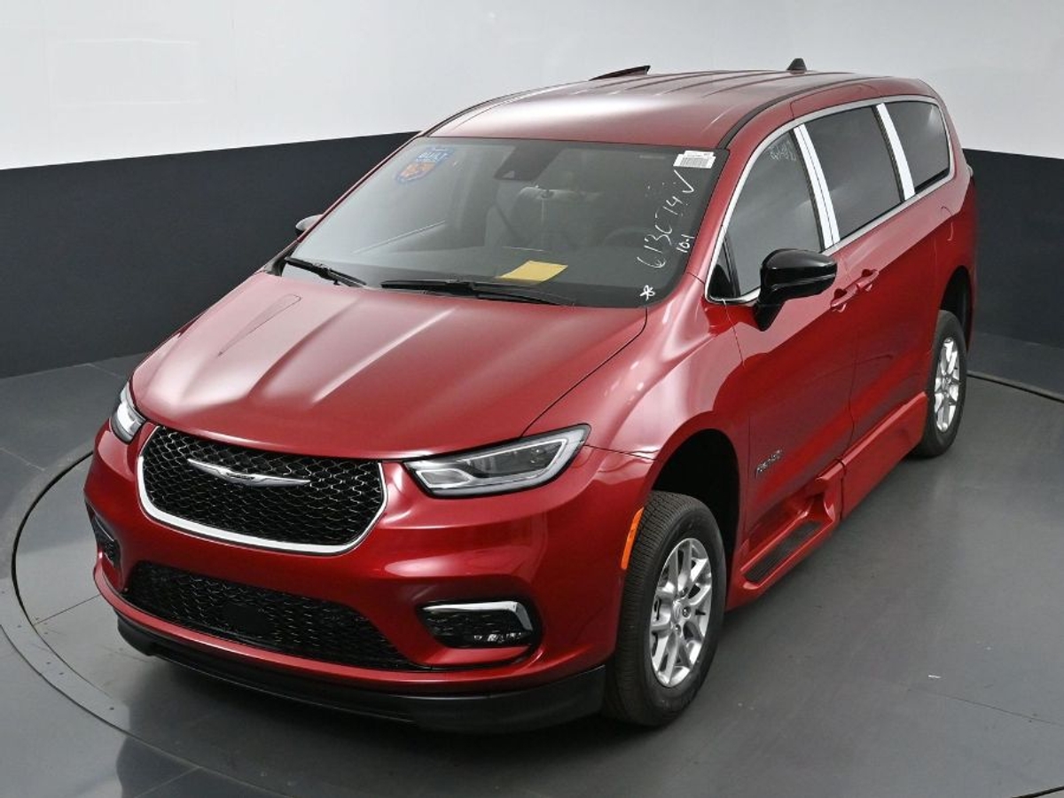 2025 CHRYSLER PACIFICA - Image 24