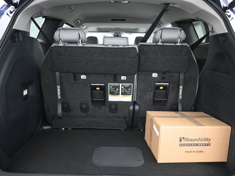 New 2026 Toyota Sienna Hybrid XLE Base - BraunAbility Side Entry Entry Fold Out Automatic Ramp