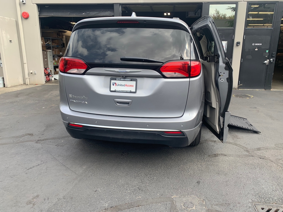 Used 2017 Chrysler Pacifica Touring-L - BraunAbility Side Entry In Floor Automatic Ramp