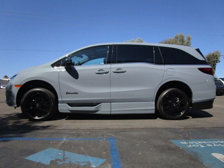 New 2025 Honda Odyssey Sport - BraunAbility Side Entry Entry In Floor Automatic Ramp