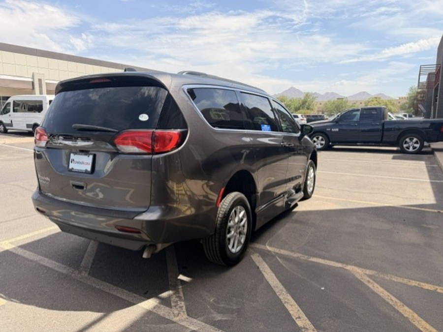 Used 2021 Chrysler Voyager LXi - BraunAbility Side Entry Fold Out Automatic Ramp