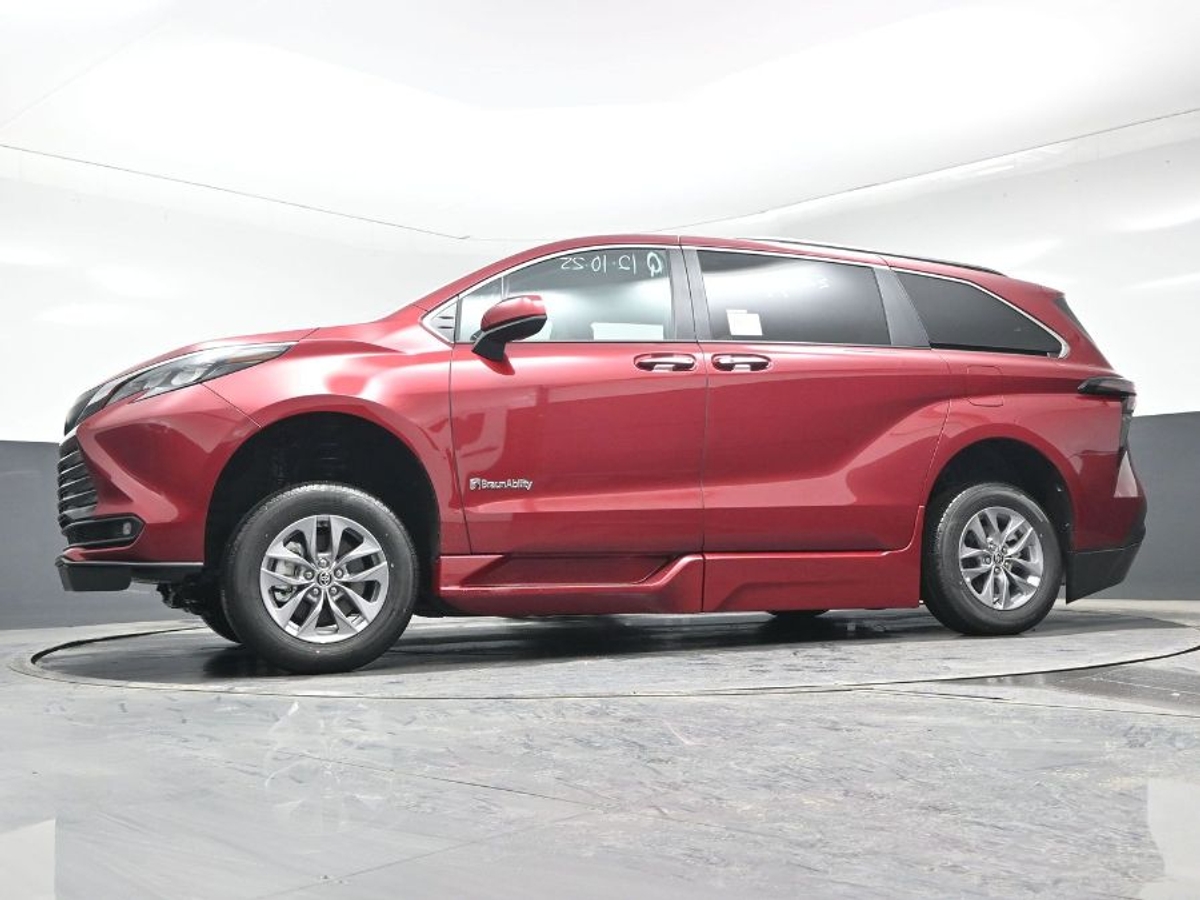 2025 TOYOTA SIENNA - Image 20