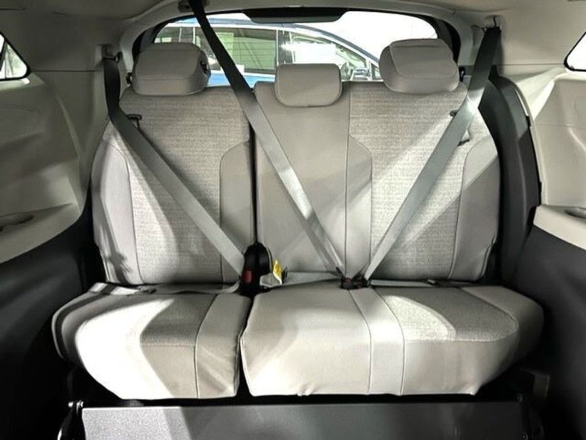 White Toyota Sienna image number 9