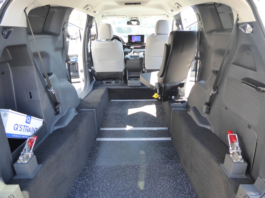 New 2026 Toyota Sienna Hybrid LE - Vantage Mobility Rear Entry Fold Out Manual Ramp