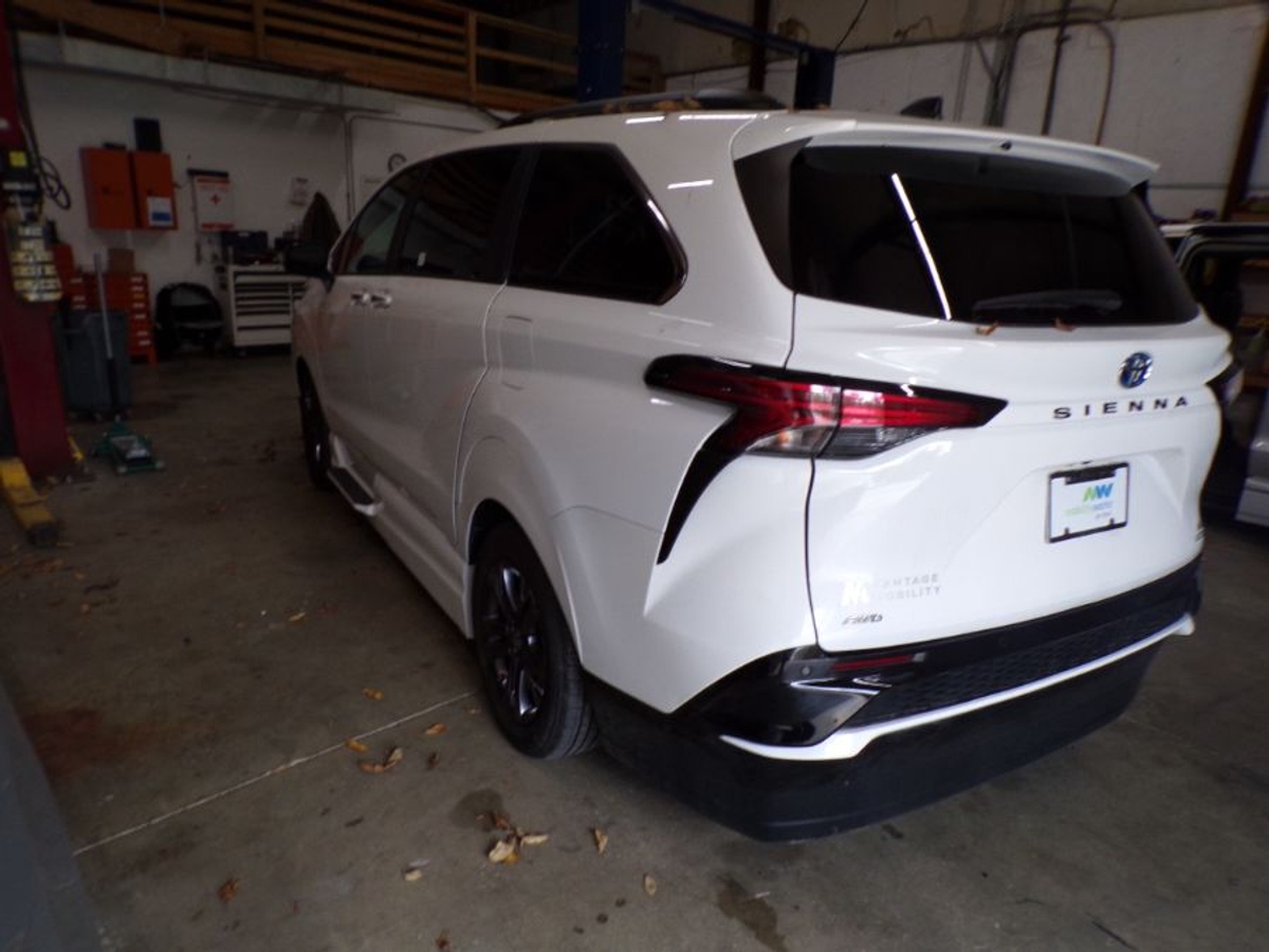2024 TOYOTA SIENNA - Image 6
