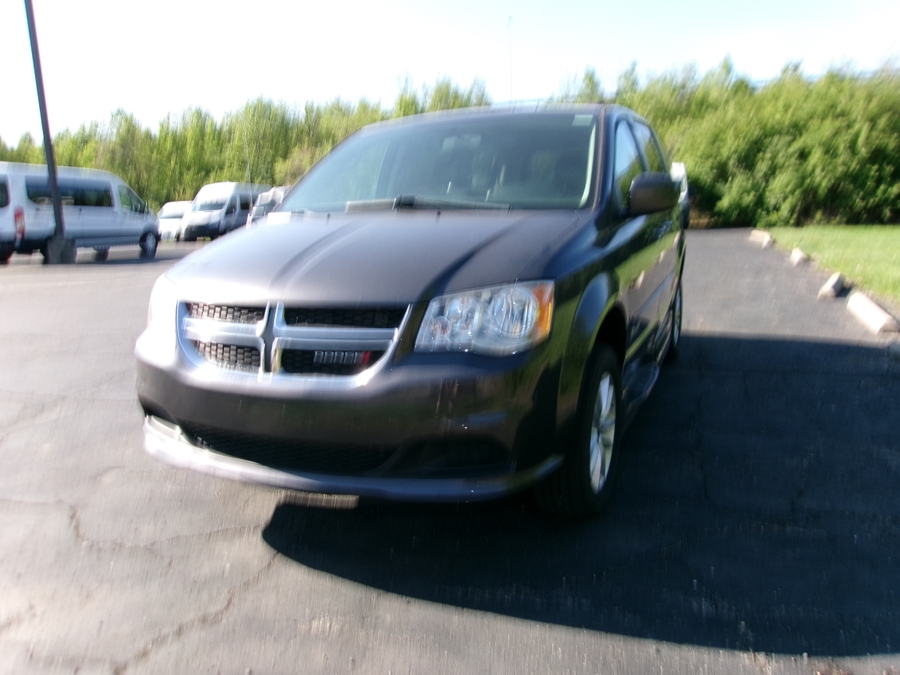 Grey Dodge Grand Caravan image number 10