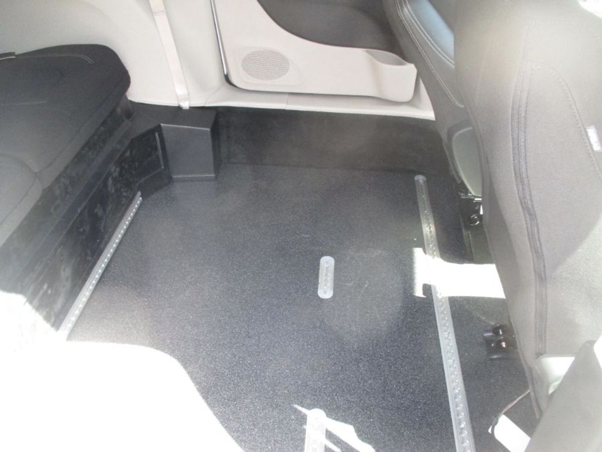 2024 CHRYSLER VOYAGER - Image 7